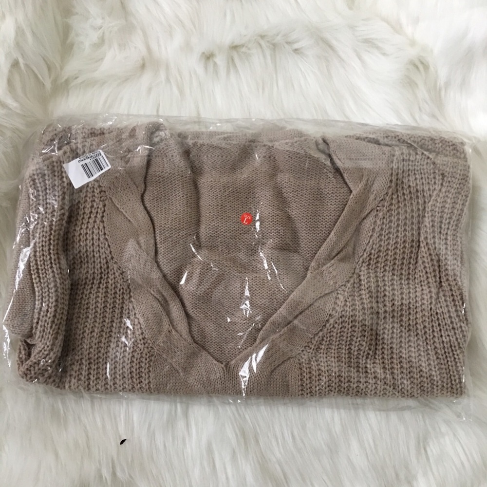 🚫SOLD OUT🚫 Off the Shoulder V-Neck Sweater 💕 - Picture 2 of 2
